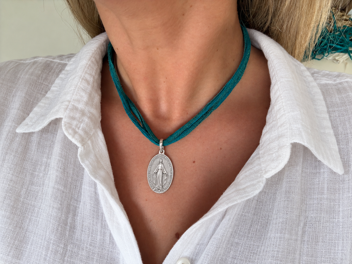 Charm Carolina Plata