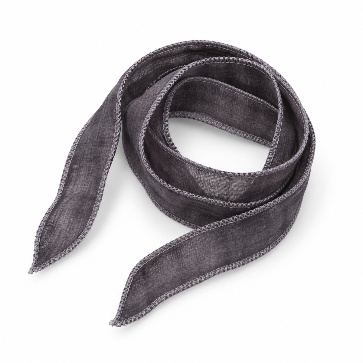 Cinta de seda Algara en color gris oscuro atada a la muñeca