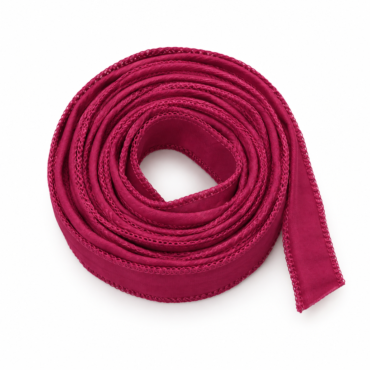 Cinta de seda Algara en color morado uva atada a la muñeca
